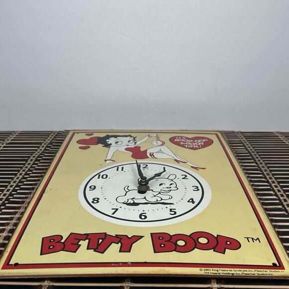 Vintage 2002 Betty Boop Metal Sign Clock Not Working Cartoon Garage Accessory - Picture 4 of 10